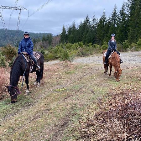 Maple Heart Ranch Hotel Shawnigan Lake Bagian luar foto